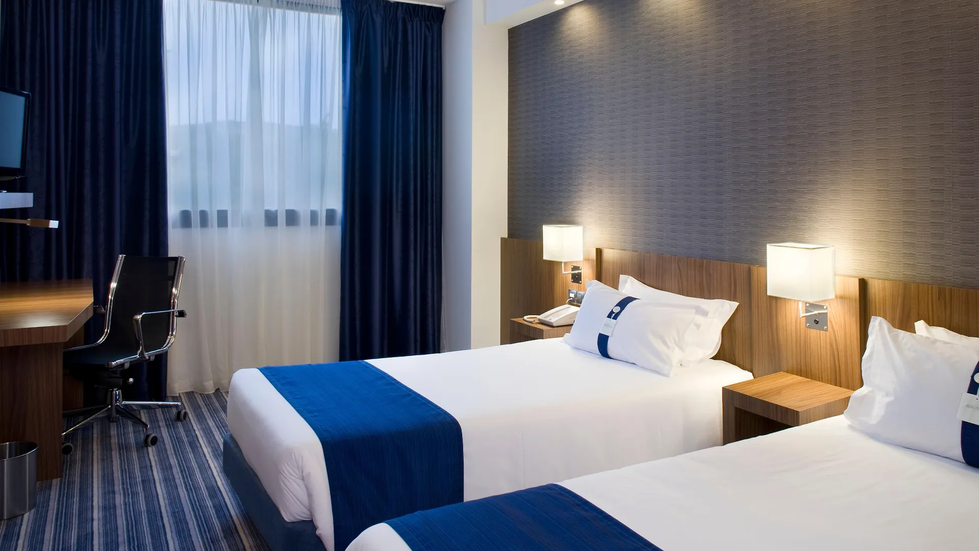 Holiday Inn Express Bilbao Airport, An Ihg Hotel Derio