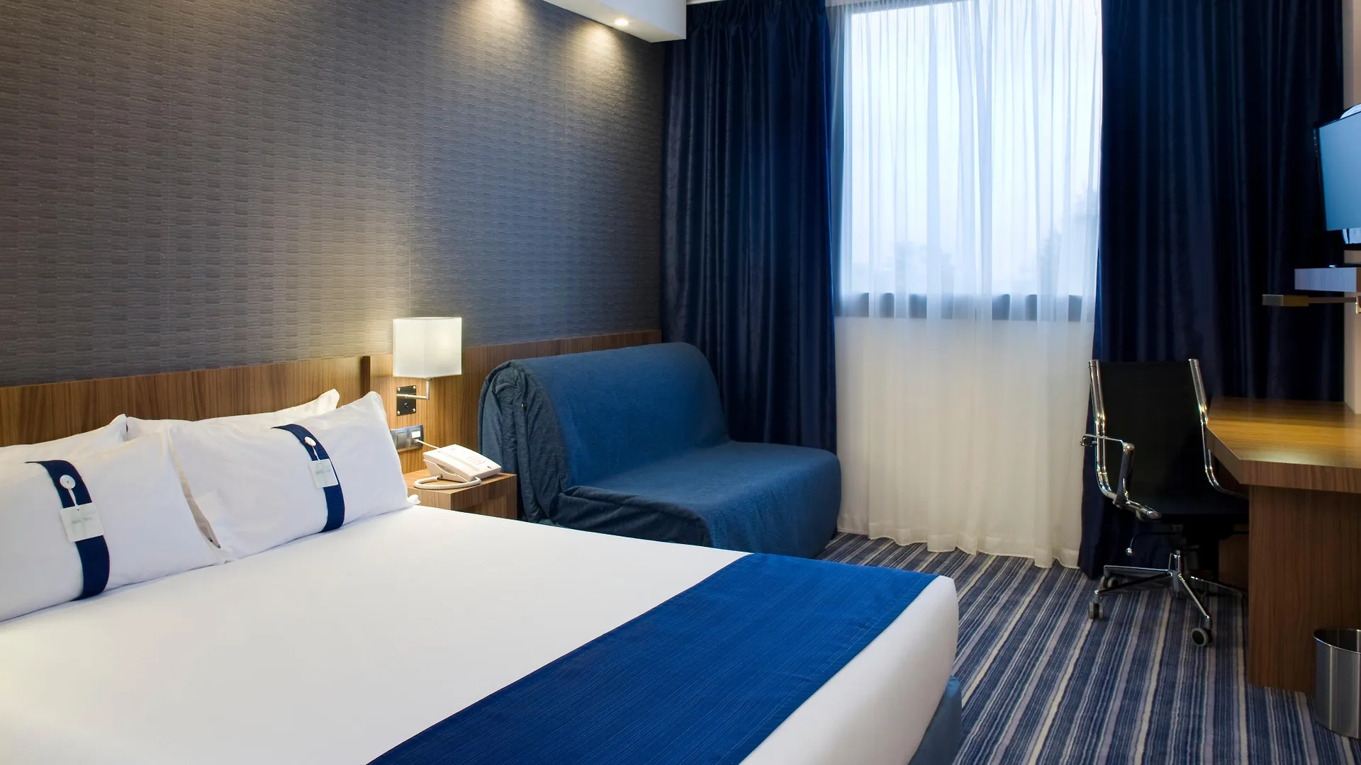 Holiday Inn Express Bilbao Airport, An Ihg Hotel Derio