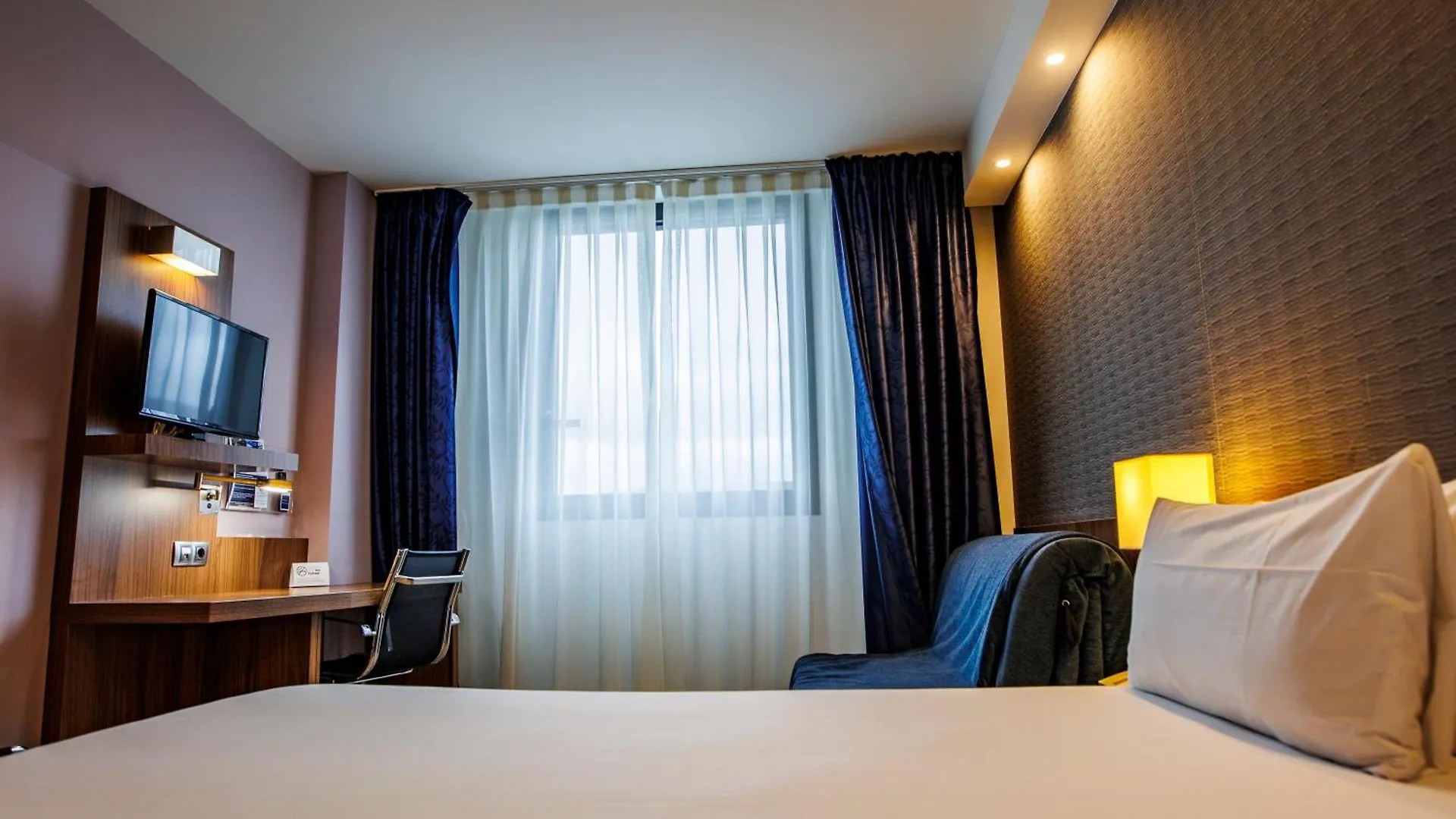 Holiday Inn Express Bilbao Airport, An Ihg Hotel Derio 3*,  Spain